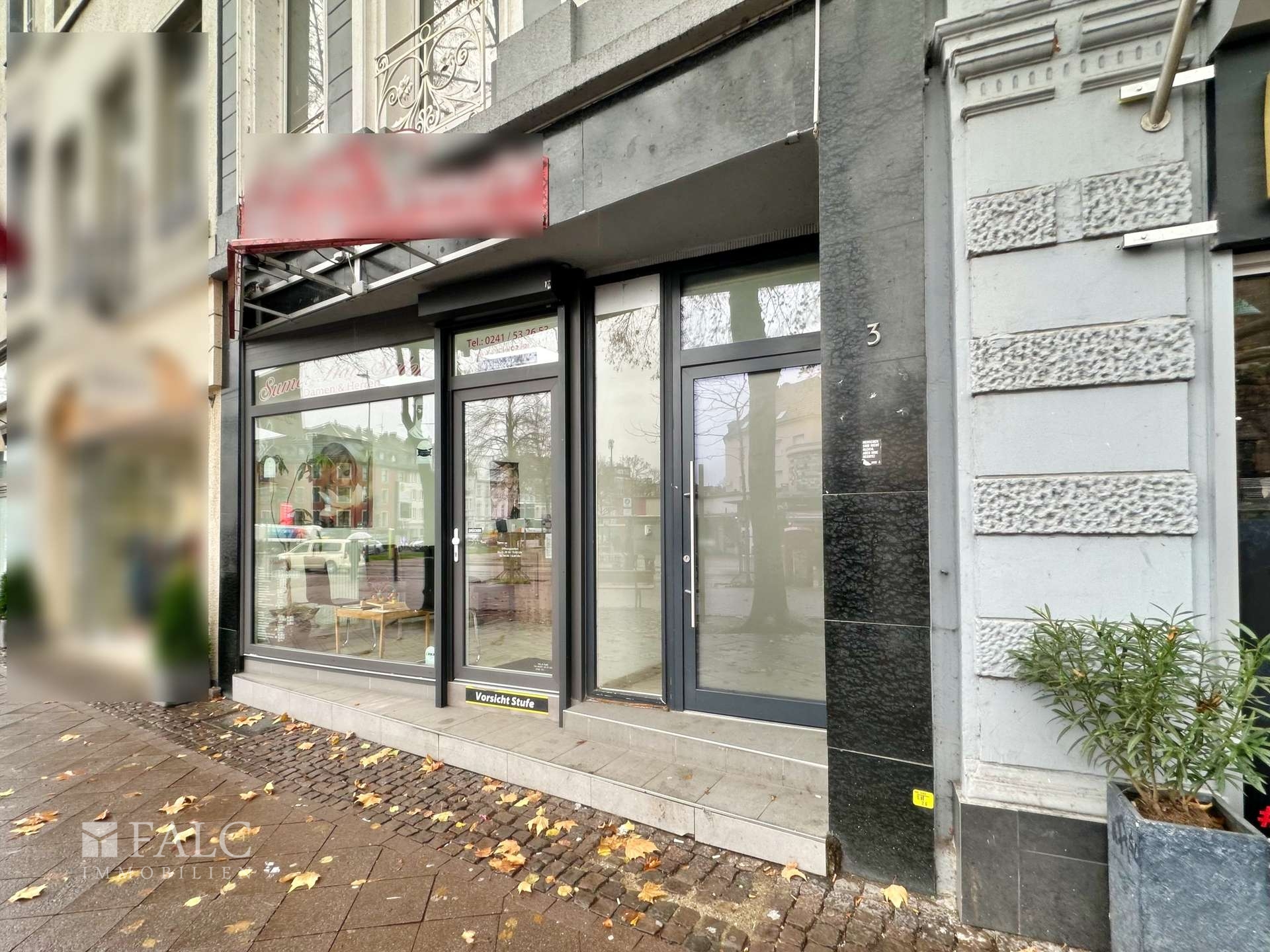 Ladenlokal und Hauseingang